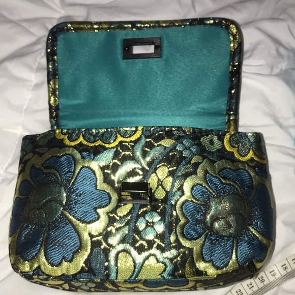 STEVE MADDEN small super stylish flower fabric bag. - Picture 6 of 9